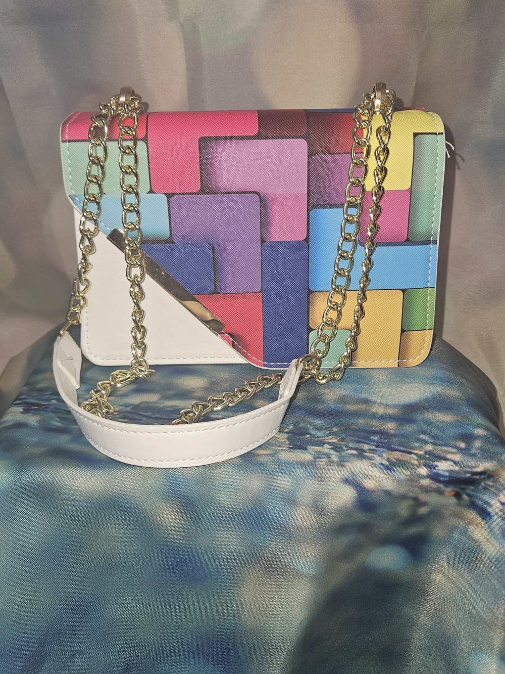 Multicolor Geometric Crossbody with Gold Chain